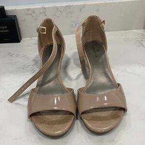 Worthington size 8.5 nude shine heal